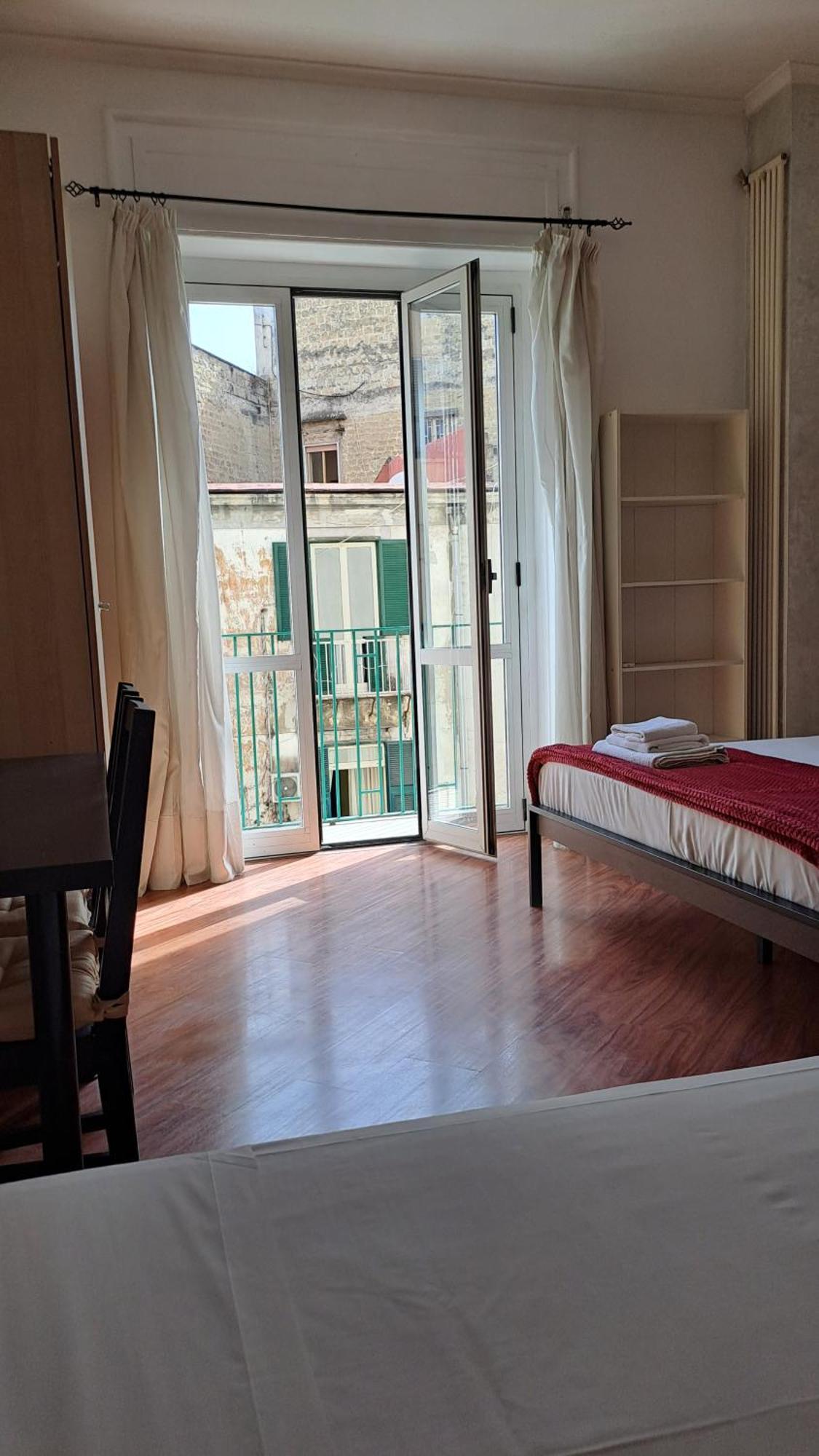 Trinita' Maggiore Home/ Historic Center