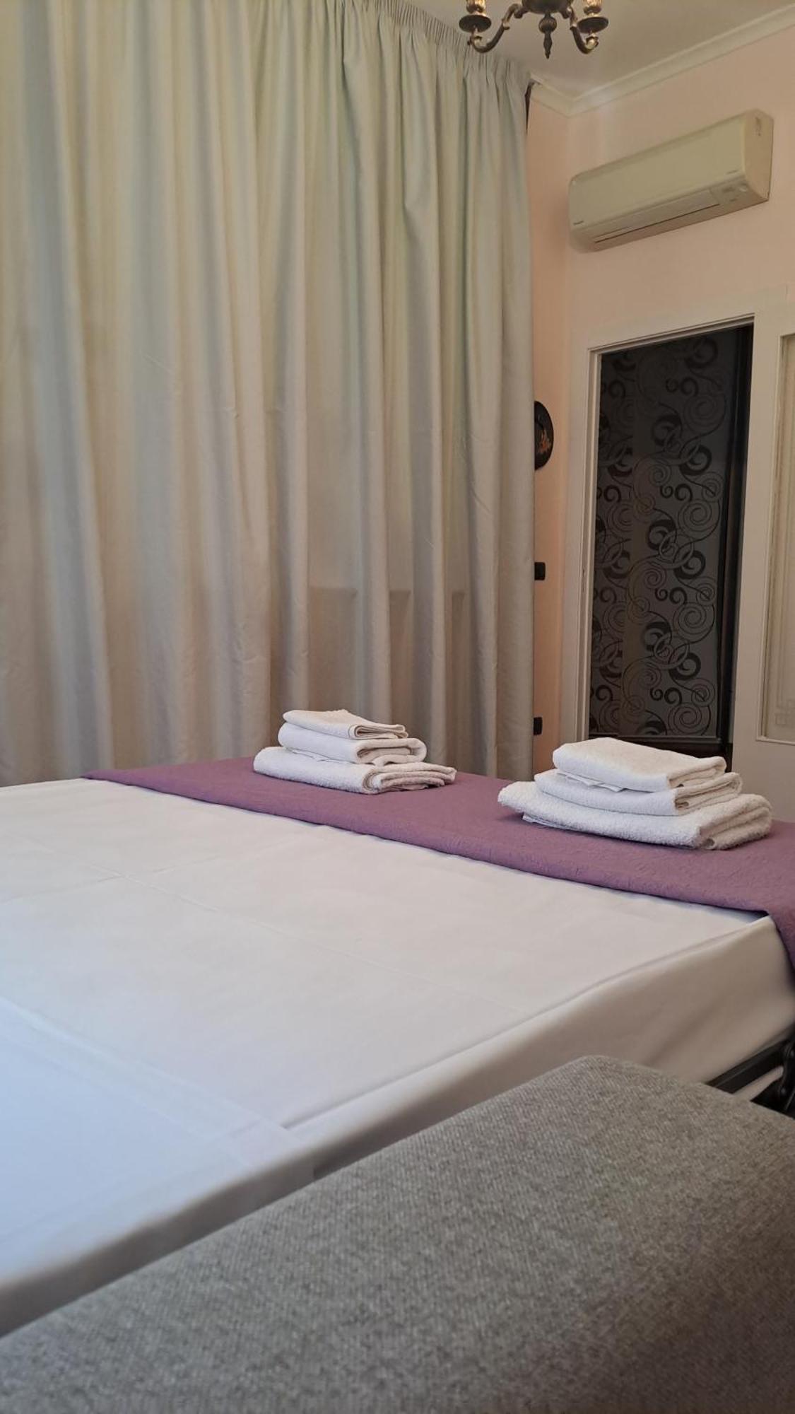Trinita' Maggiore Home/ Historic Center