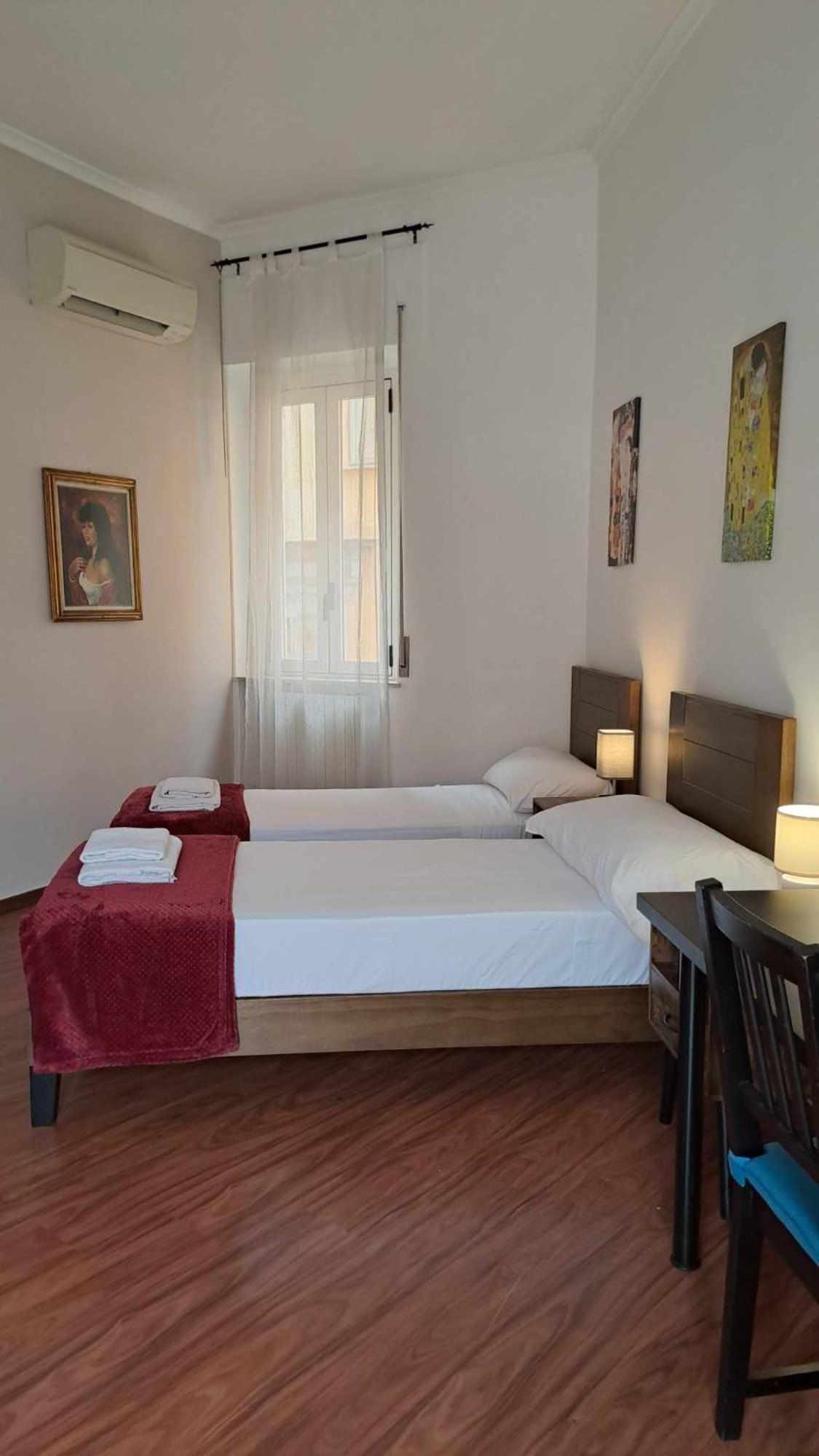 Trinita' Maggiore Home/ Historic Center Apartment Naples